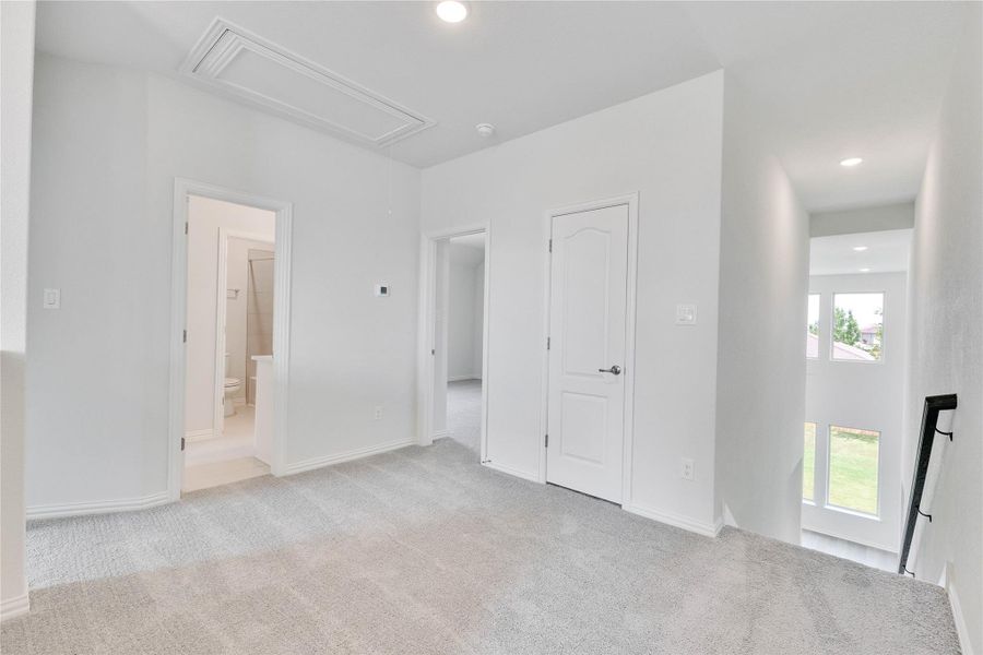 Spacious, unfurnished interior of a new home in Creeks Crossing, Elgin (Image 13). Spacious, unfurnished interior of a new home in Creeks Crossing, Elgin (Image 13).