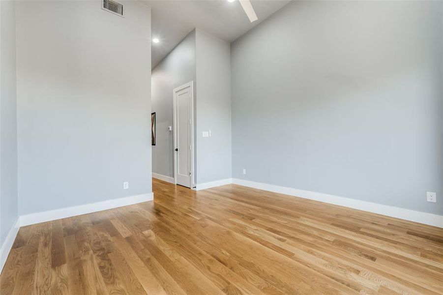 Spacious, unfurnished interior of a new home in , Dallas (Image 26).