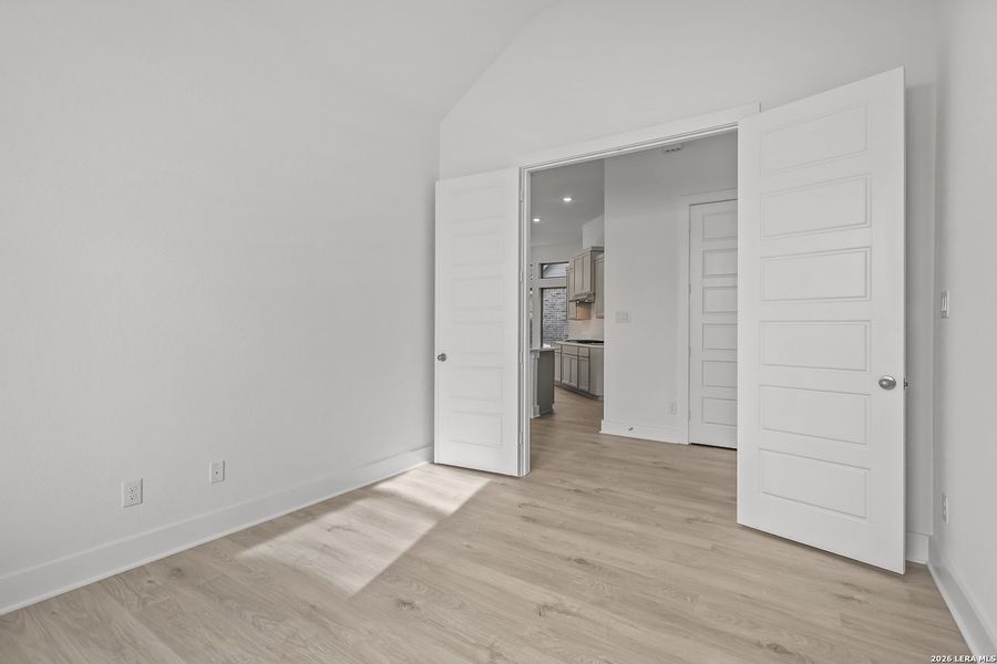 Spacious, unfurnished interior of a new home in Nopal Valley, San Antonio (Image 21).