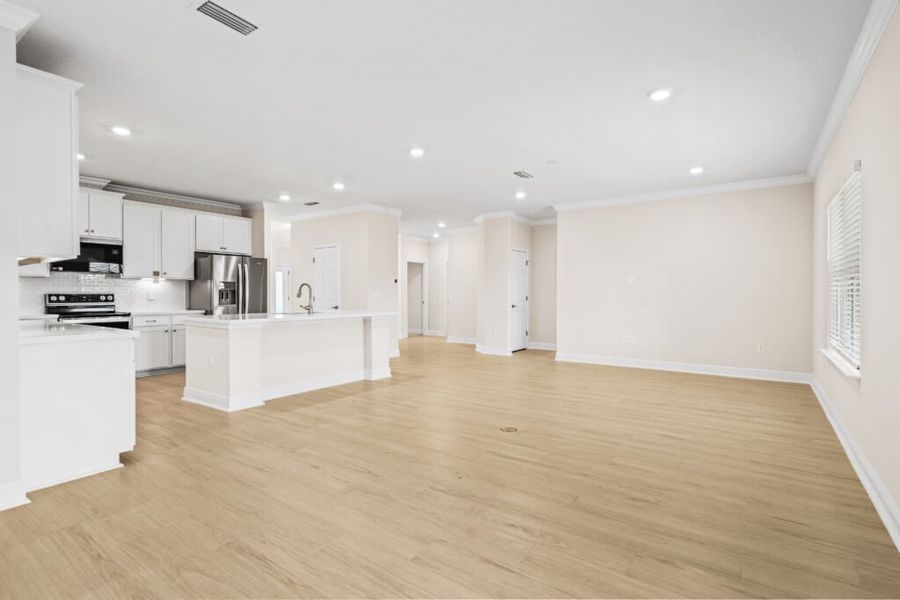 Spacious, unfurnished interior of a new home in Windswept Estates, Freeport (Image 24).