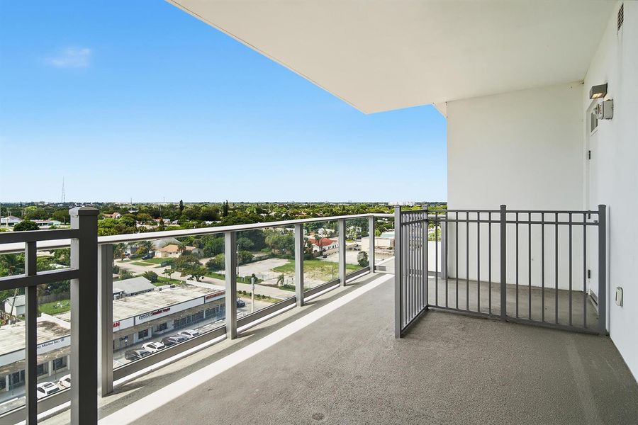 220-LAKESHORE-DRIVE-804-33403-039 220-LAKESHORE-DRIVE-804-33403-039