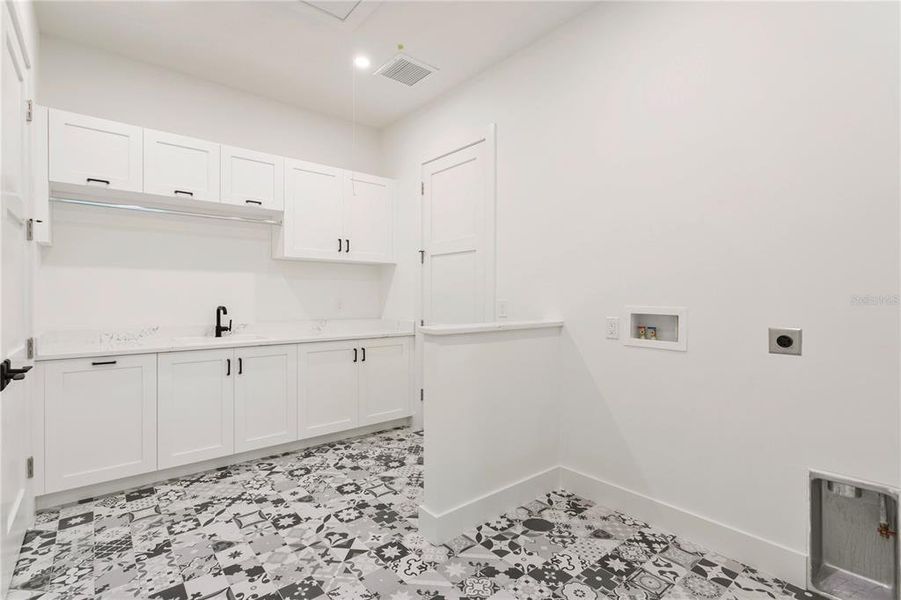 Spacious, unfurnished interior of a new home in , Tampa (Image 27).
