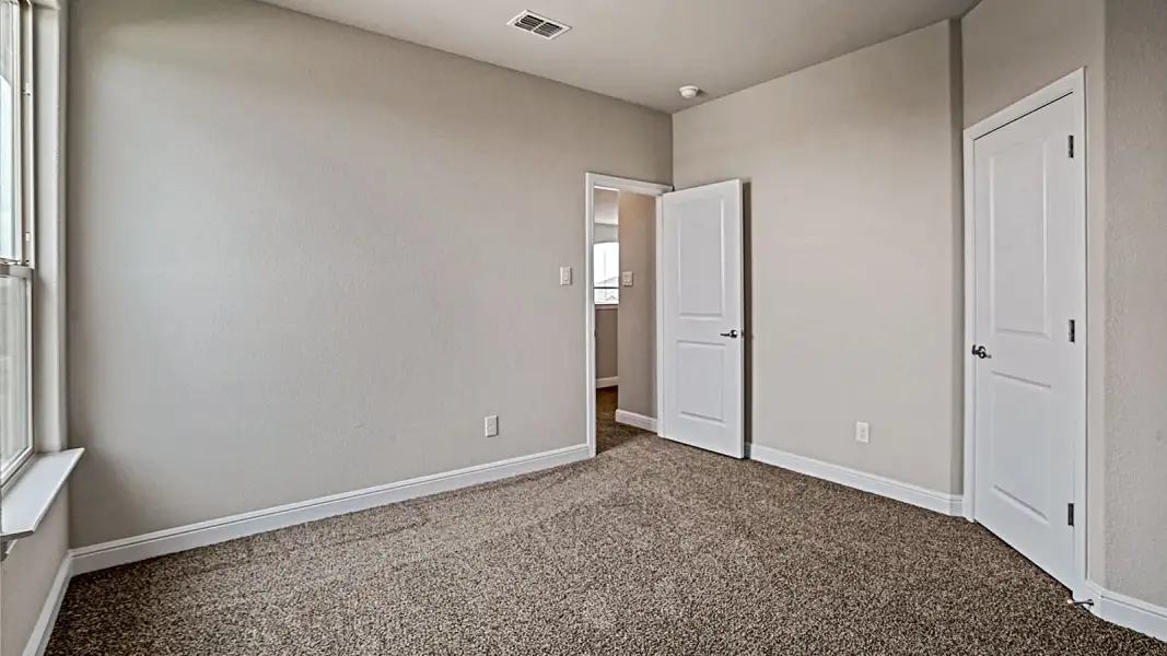 Spacious, unfurnished interior of a new home in Parkerville Meadows, DeSoto (Image 26).