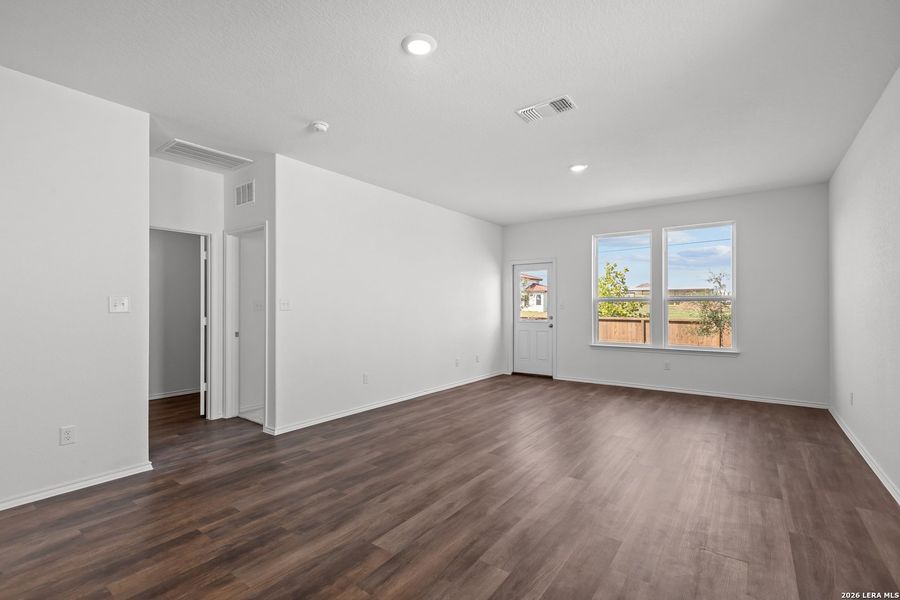 Spacious, unfurnished interior of a new home in Davis Ranch, San Antonio (Image 23).