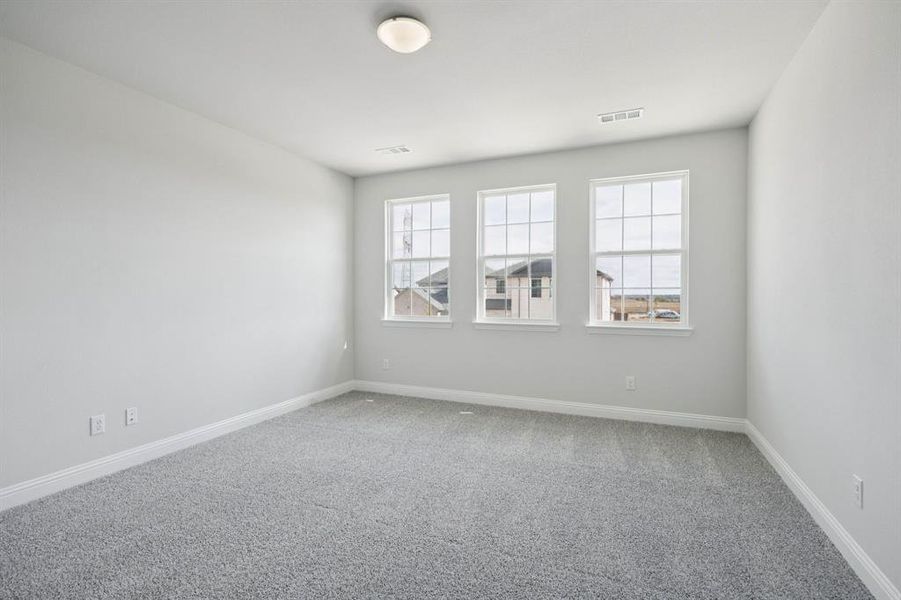 Spacious, unfurnished interior of a new home in Santorini, Seagoville (Image 15).