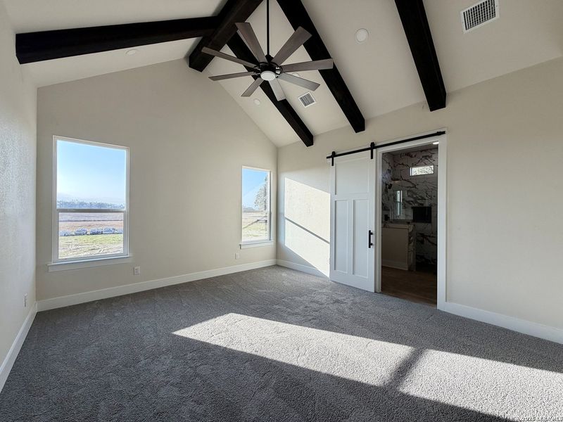 Spacious, unfurnished interior of a new home in , Floresville (Image 19).