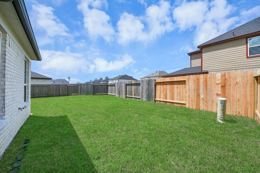 Come and see this spacious backyard with its beautiful covered patio. There is plenty of room for the kids to play and adults to relax. Perfect for your outdoor living space, patio furniture, bbq pit, and so much more. The possibilities are endless!