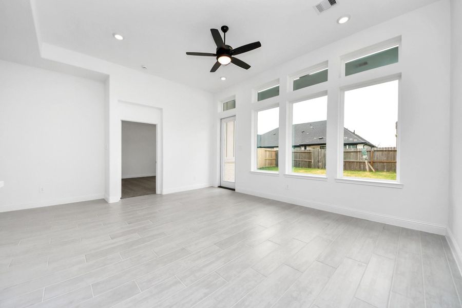 Spacious, unfurnished interior of a new home in , Missouri City (Image 32).