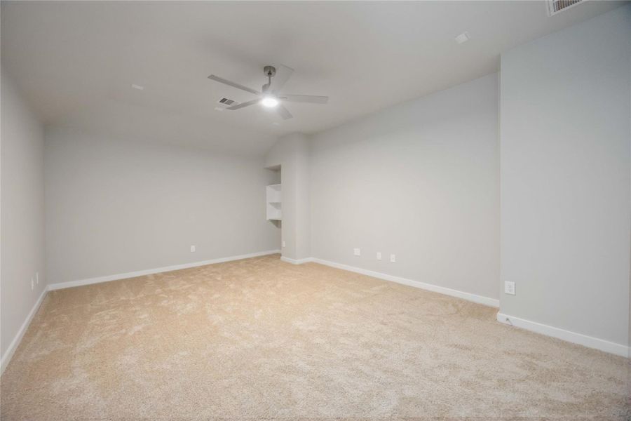 Spacious, unfurnished interior of a new home in Briarwood Crossing, Rosenberg (Image 22).