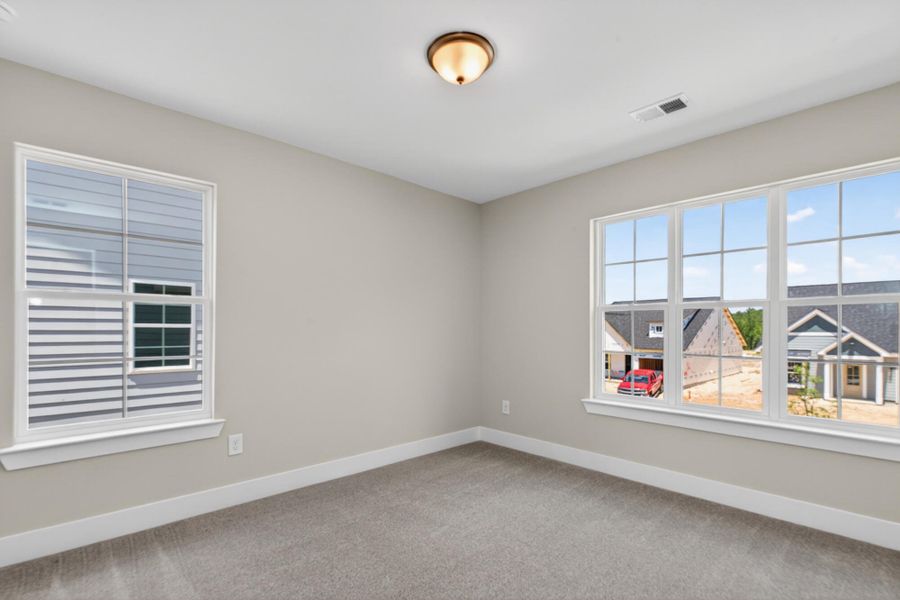 Spacious, unfurnished interior of a new home in Highland Bluff, Aiken (Image 20).