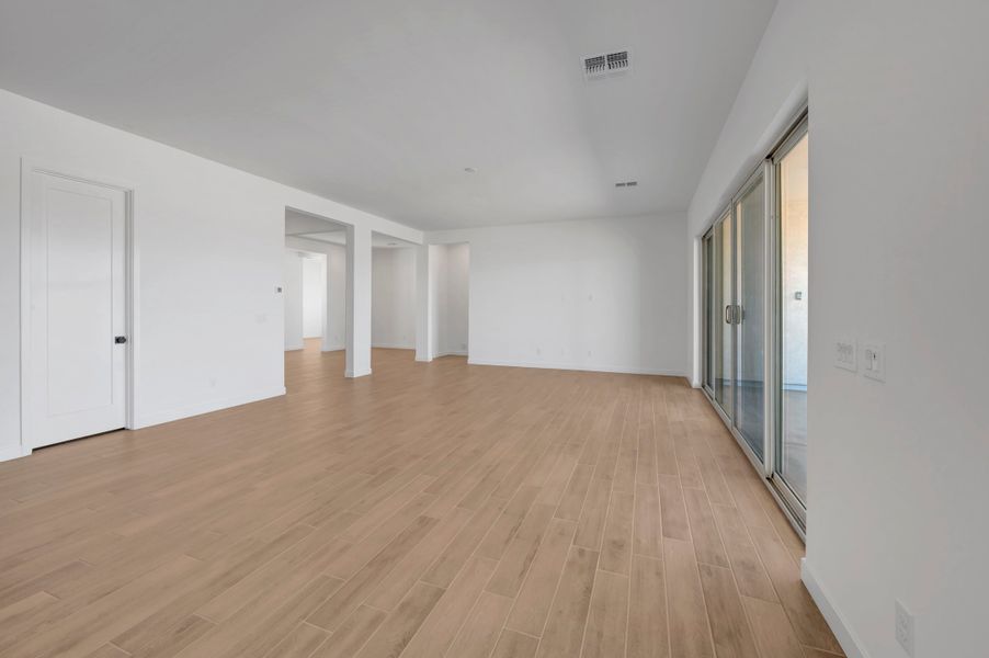 Spacious, unfurnished interior of a new home in Abel Ranch, Goodyear (Image 19).