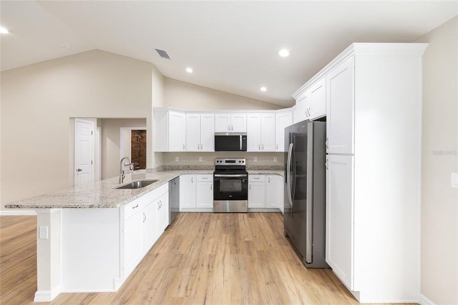 Furnished interior view inside a new home in , Ocklawaha (Image 10).