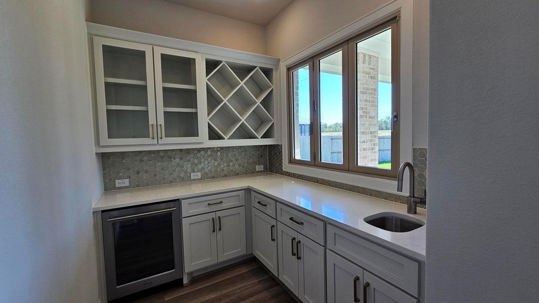 Furnished interior view inside a new home in Sienna 65', Missouri City (Image 7).