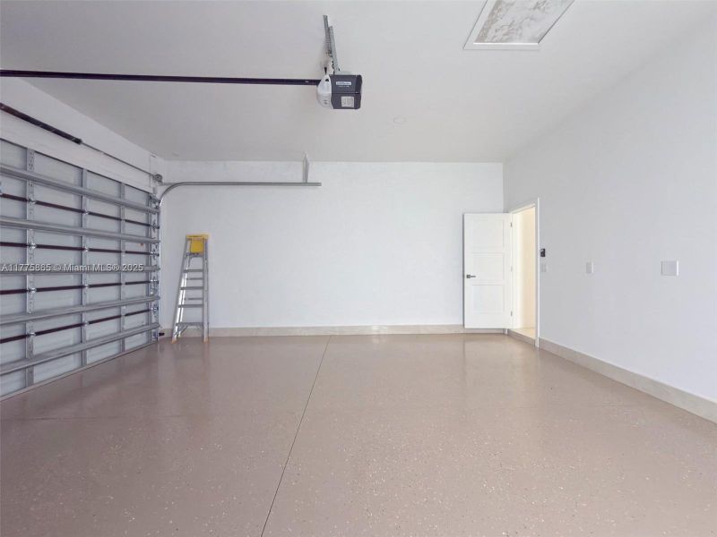 Spacious, unfurnished interior of a new home in , Lehigh Acres (Image 12).