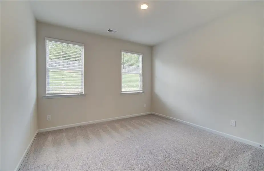 Spacious, unfurnished interior of a new home in Alcovy Village, Lawrenceville (Image 29).