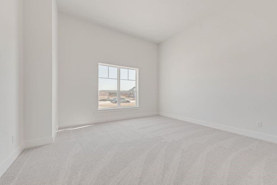 Spacious, unfurnished interior of a new home in Heath Golf & Yacht Club, Heath (Image 31).