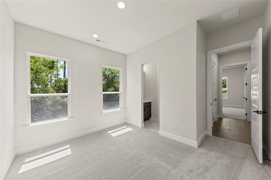 Spacious, unfurnished interior of a new home in The Highlands, Rockwall (Image 15).