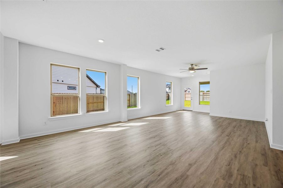 Spacious, unfurnished interior of a new home in La Segarra 40', Brookshire (Image 31). Spacious, unfurnished interior of a new home in La Segarra 40', Brookshire (Image 31).