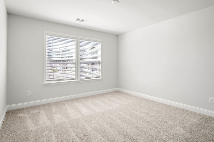 Spacious, unfurnished interior of a new home in Waterways, Richmond Hill (Image 20).