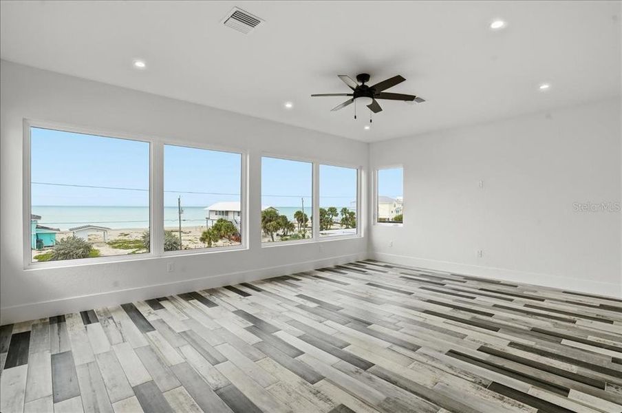 Spacious, unfurnished interior of a new home in , Englewood (Image 60).