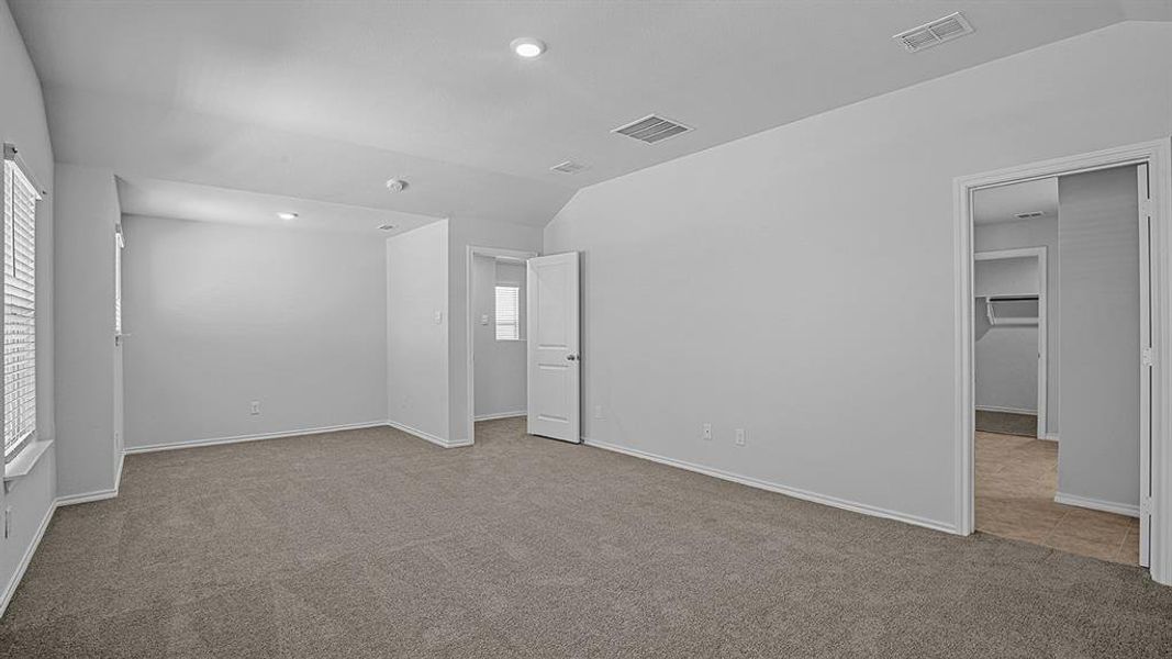 Spacious, unfurnished interior of a new home in Springhill South, Boyd (Image 17).