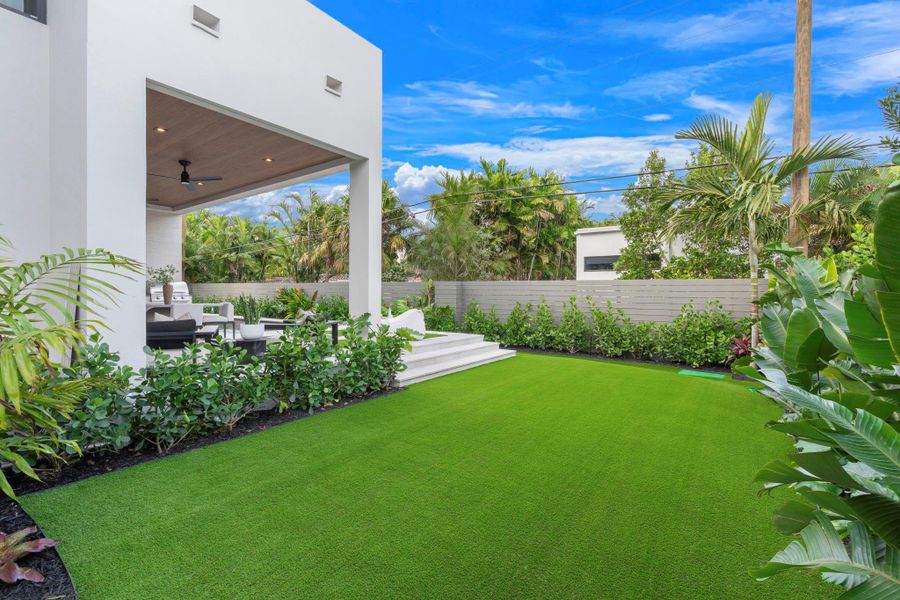 Exterior details and patio area of a home in , Fort Lauderdale (Image 24).