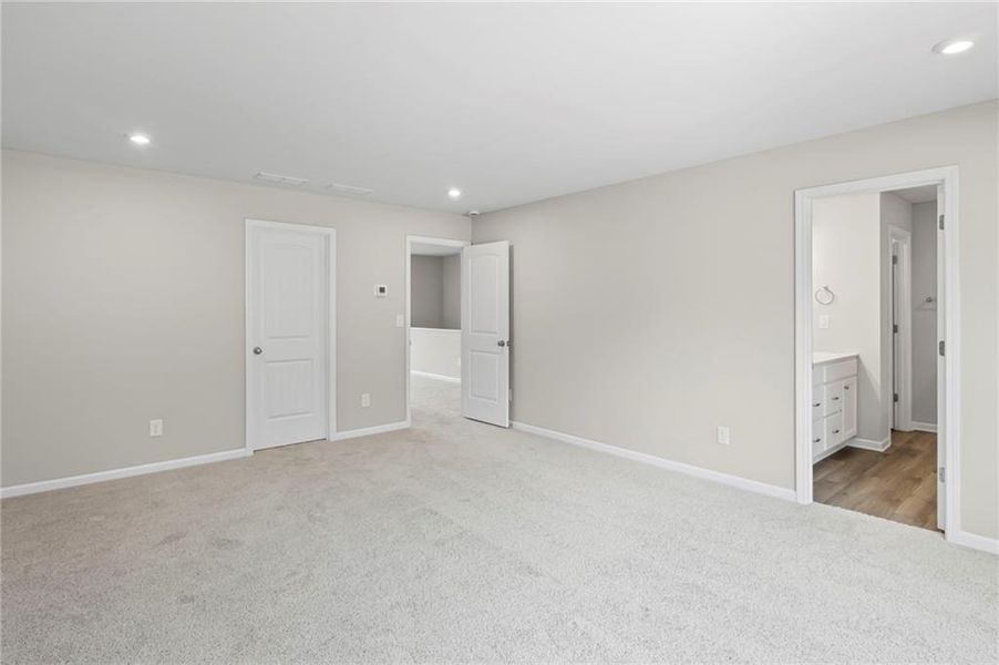 Spacious, unfurnished interior of a new home in Sage Woods, Dallas (Image 29). Spacious, unfurnished interior of a new home in Sage Woods, Dallas (Image 29).
