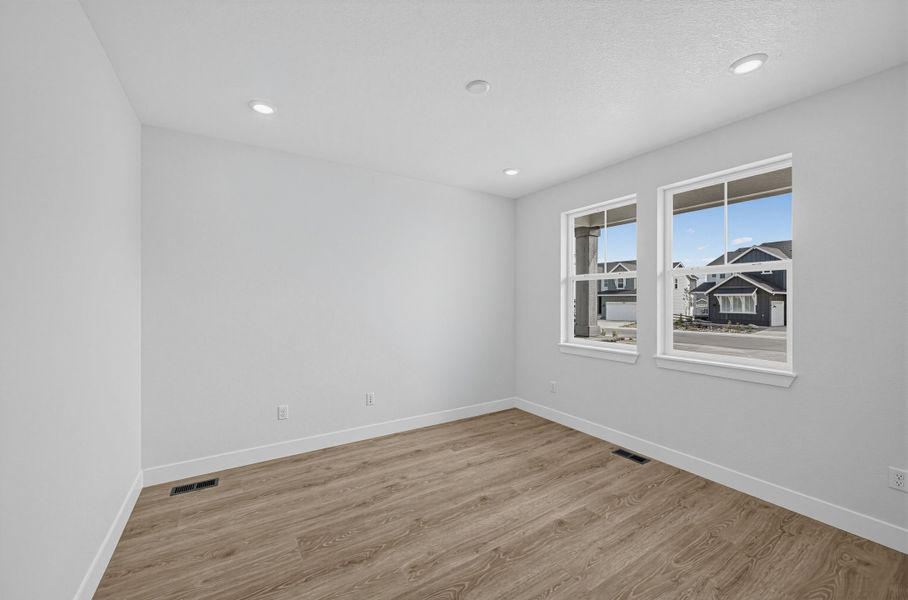 Spacious, unfurnished interior of a new home in Macanta, Castle Rock (Image 20).