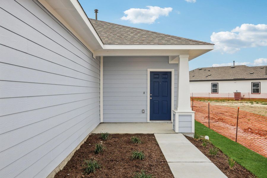 Exterior details and patio area of a home in Harvest Ridge, Elgin (Image 3).