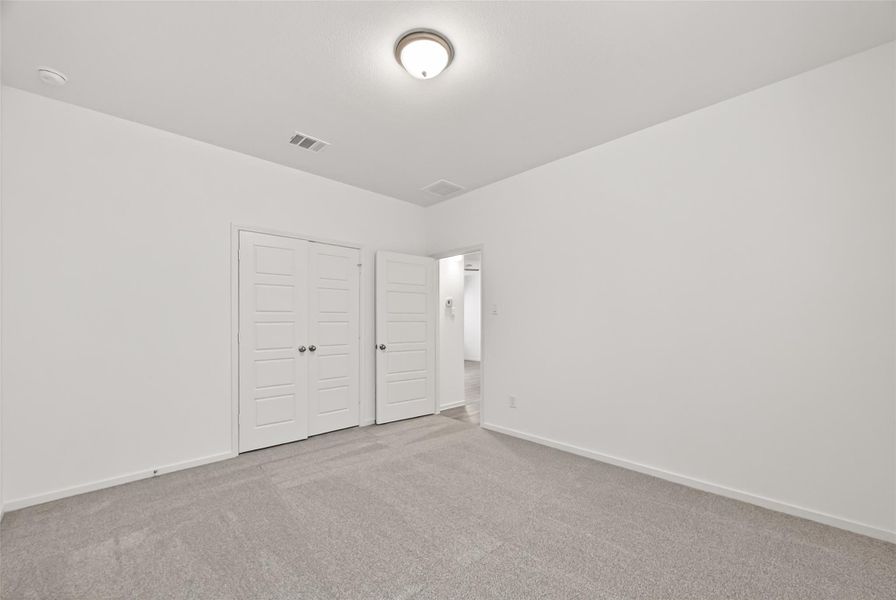 Spacious, unfurnished interior of a new home in , Iowa Colony (Image 27).