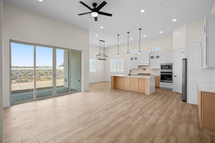 Spacious, unfurnished interior of a new home in Verdancia, El Paso (Image 38).