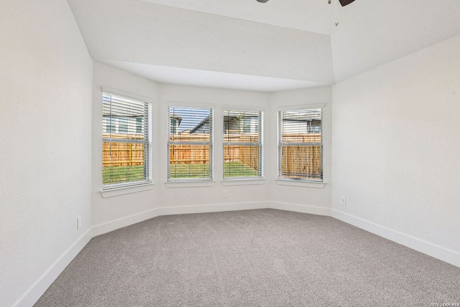 Spacious, unfurnished interior of a new home in Lark Canyon, New Braunfels (Image 19).