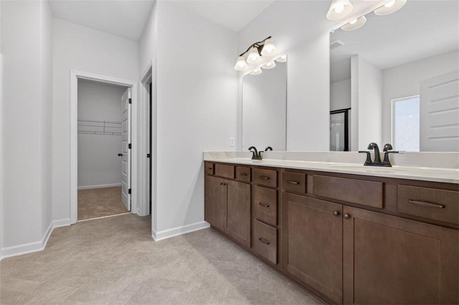 Furnished interior view inside a new home in Oakmont, Dallas (Image 8).