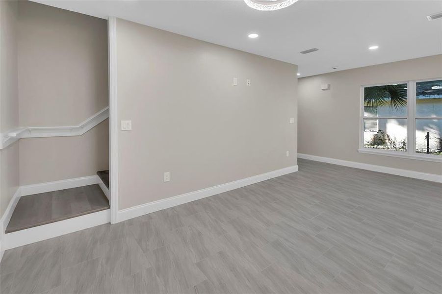 Spacious, unfurnished interior of a new home in , Daytona Beach (Image 25).