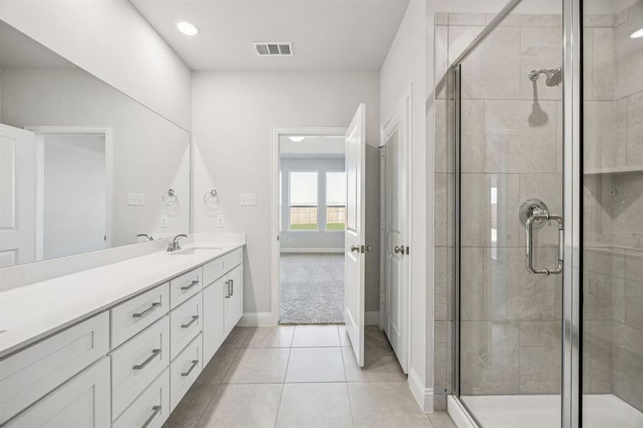 Furnished interior view inside a new home in Santorini, Seagoville (Image 9).