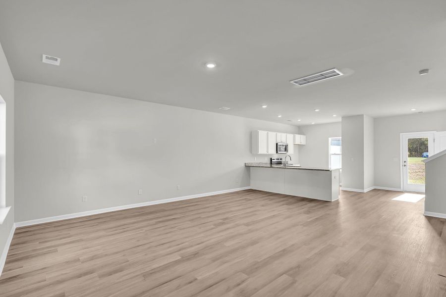 Spacious, unfurnished interior of a new home in Lakeview Commons, Goose Creek (Image 33).