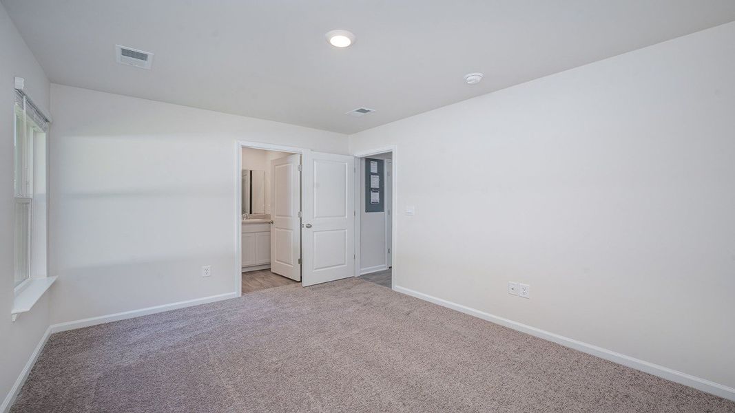 Spacious, unfurnished interior of a new home in Cottonwood Place, Tabor City (Image 9).