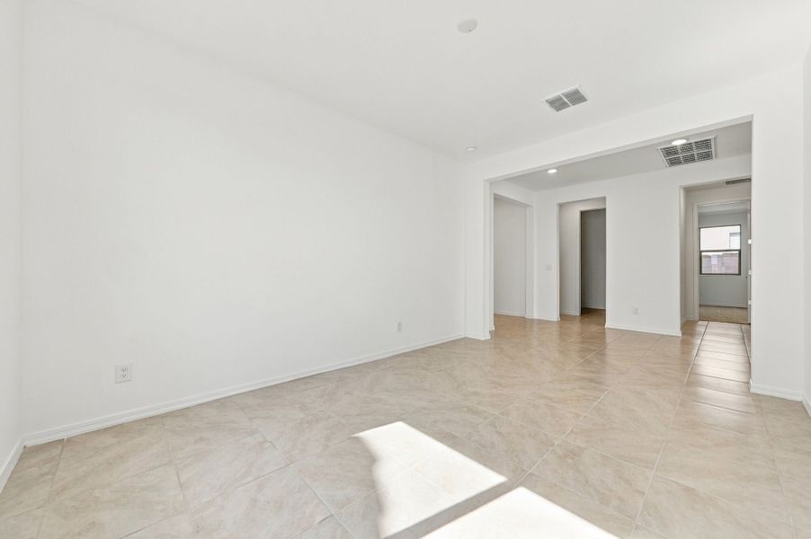 Spacious, unfurnished interior of a new home in Bella Vista Farms, San Tan Valley (Image 11). Spacious, unfurnished interior of a new home in Bella Vista Farms, San Tan Valley (Image 11).