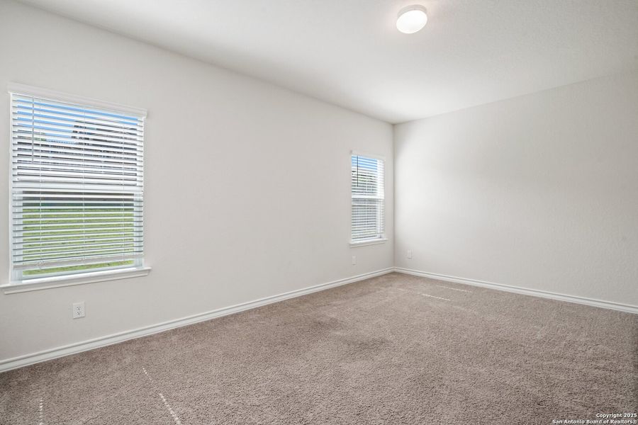 Spacious, unfurnished interior of a new home in Laurel Vistas, San Antonio (Image 14).