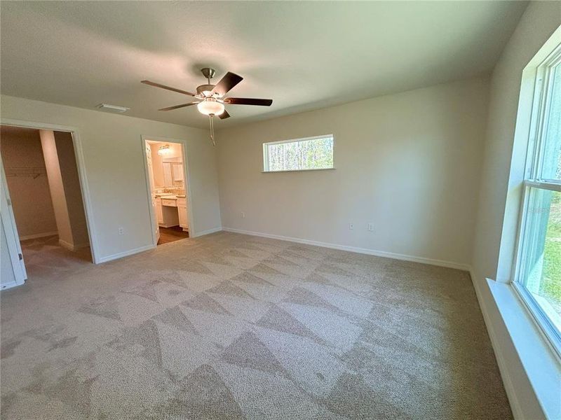 Spacious, unfurnished interior of a new home in , Citrus Springs (Image 10).