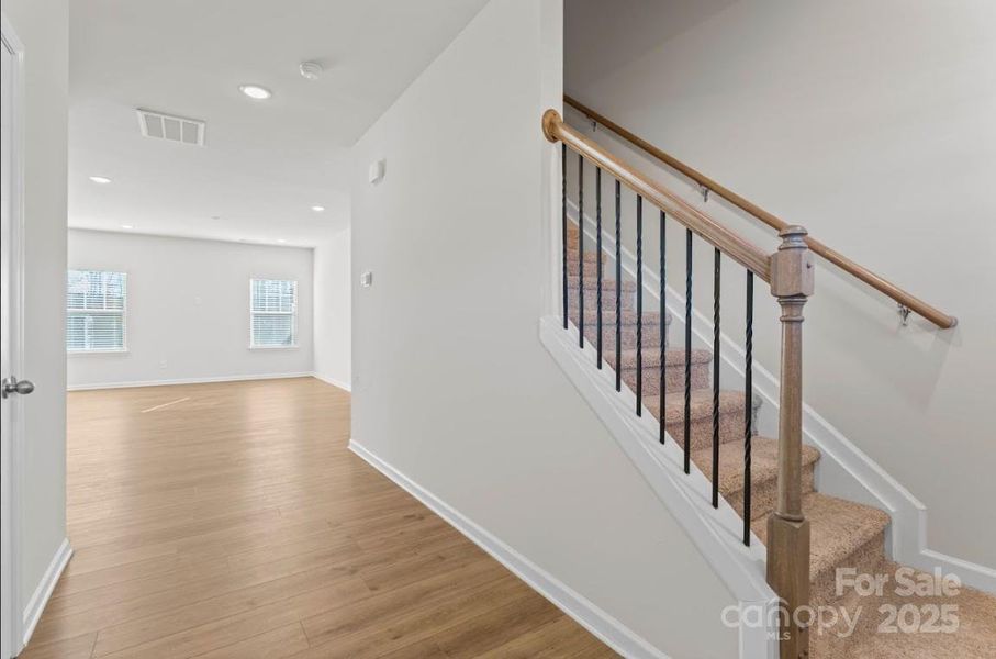 Sierra Ridge Hawthorne Foyer Entrance