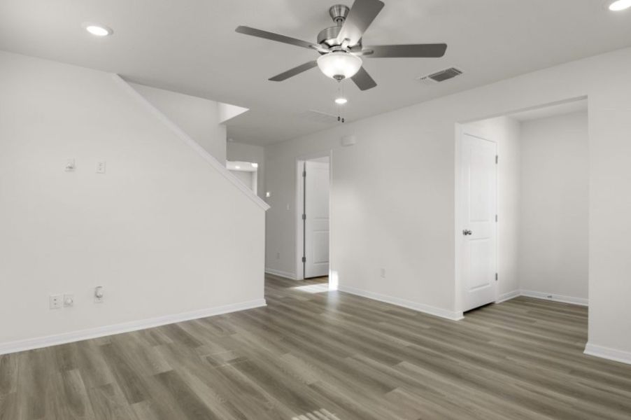 Spacious, unfurnished interior of a new home in Blanco Vista, San Marcos (Image 7).