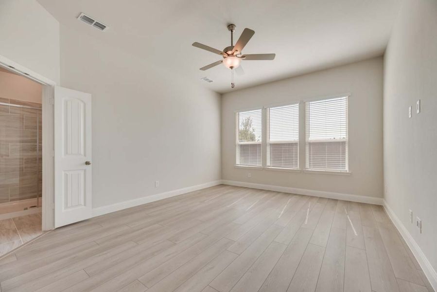 Representative unfurnished interior of a home built from the Fairhaven by Pacesetter Homes in River Ranch, Van Alstyne (Image 17). Representative unfurnished interior of a home built from the Fairhaven by Pacesetter Homes in River Ranch, Van Alstyne (Image 17).