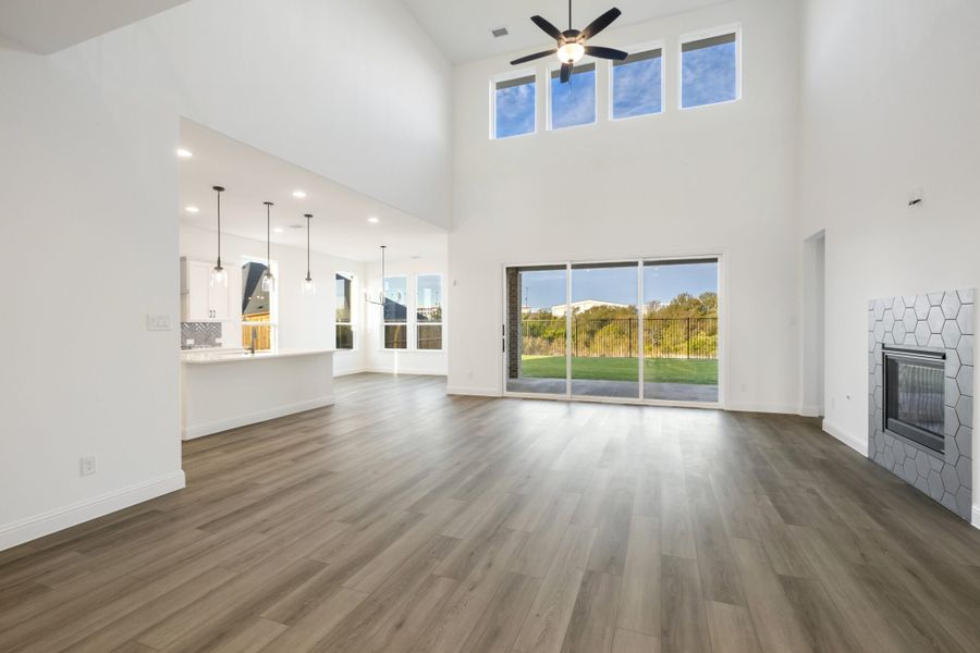 Spacious, unfurnished interior of a new home in Cambridge Crossing, Celina (Image 24).