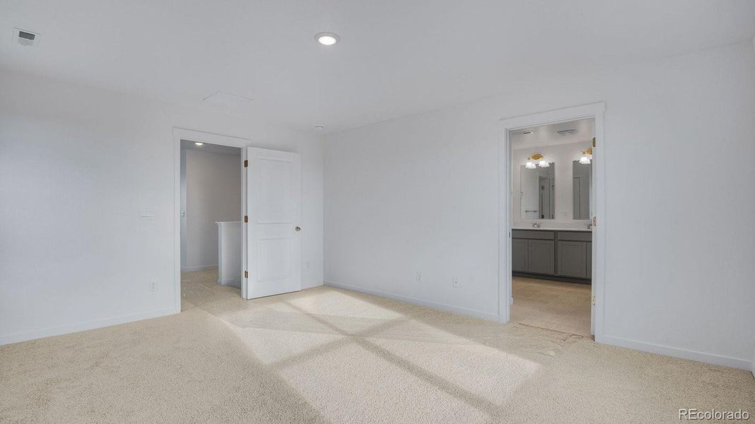 Spacious, unfurnished interior of a new home in Settlers Crossing, Commerce City (Image 45).