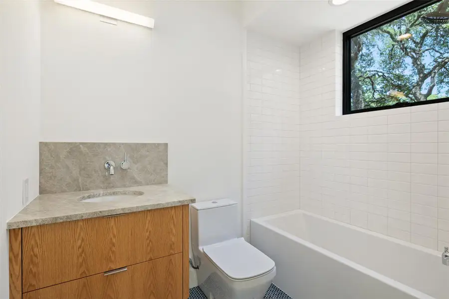 Full bath with vanity, decorative backsplash, and washtub / shower combination Full bath with vanity, decorative backsplash, and washtub / shower combination