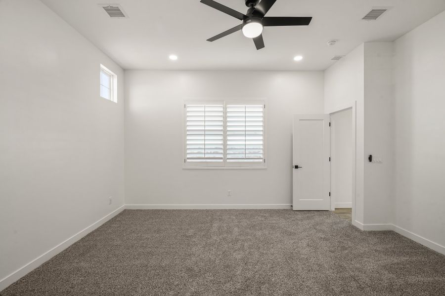 Spacious, unfurnished interior of a new home in Tierra Del Este 91, El Paso (Image 26). Spacious, unfurnished interior of a new home in Tierra Del Este 91, El Paso (Image 26).
