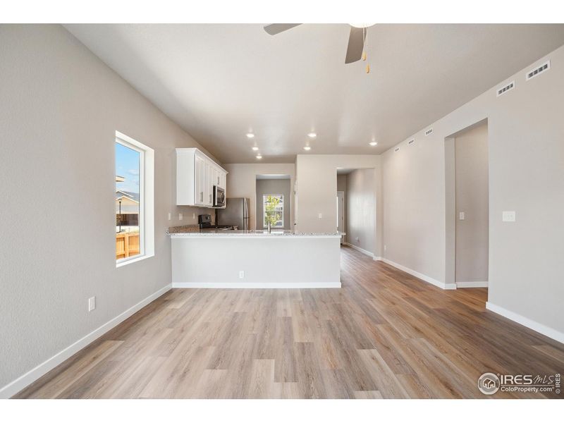Spacious, unfurnished interior of a new home in Hidden Valley Farm, Severance (Image 8).