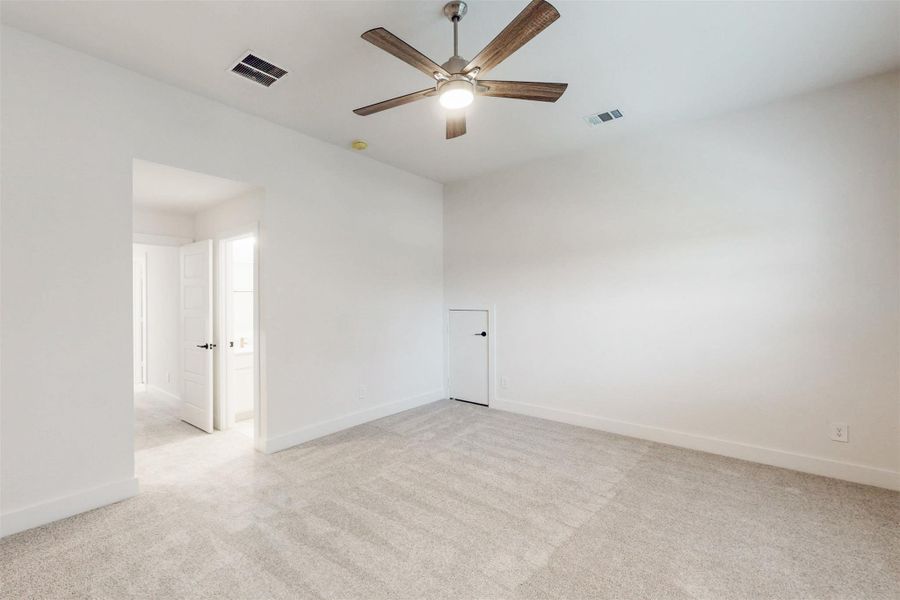 Spacious, unfurnished interior of a new home in Sorella, Tomball (Image 16).