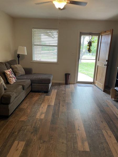 Spacious, unfurnished interior of a new home in , Bangs (Image 10).